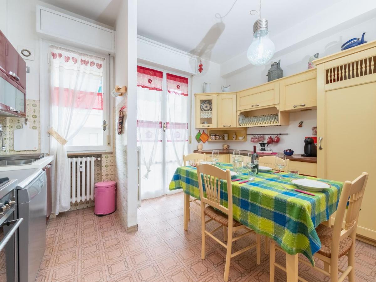 Flaminia Bright & Roomy Apartment Pesaro Exterior photo