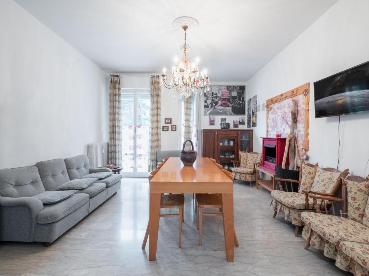 Flaminia Bright & Roomy Apartment Pesaro Exterior photo